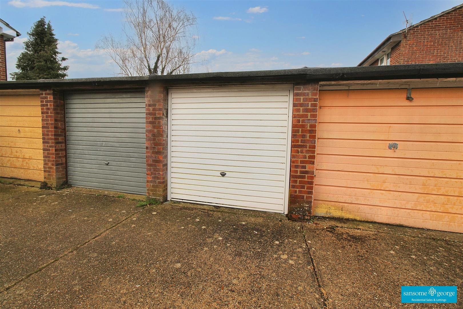 Tadcroft Walk, Calcot, Reading